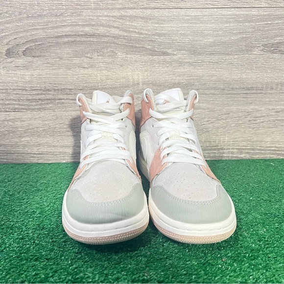 Women's Nike Air Jordan 1 Mid Milan Size 8 CV3044-100 - Picture 3 of 9